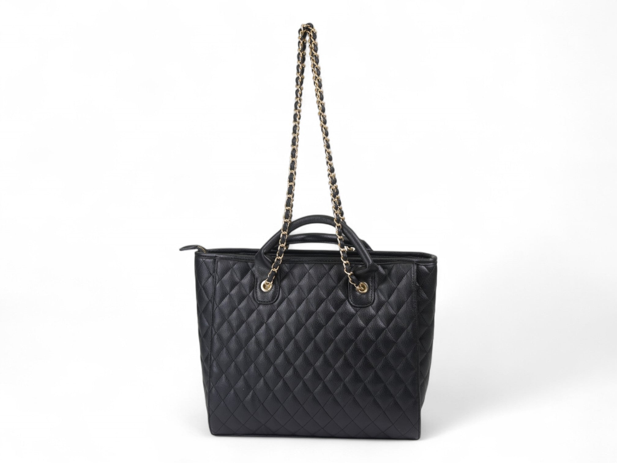 Daisy Fuentes Black Quilted Shoulder Bag