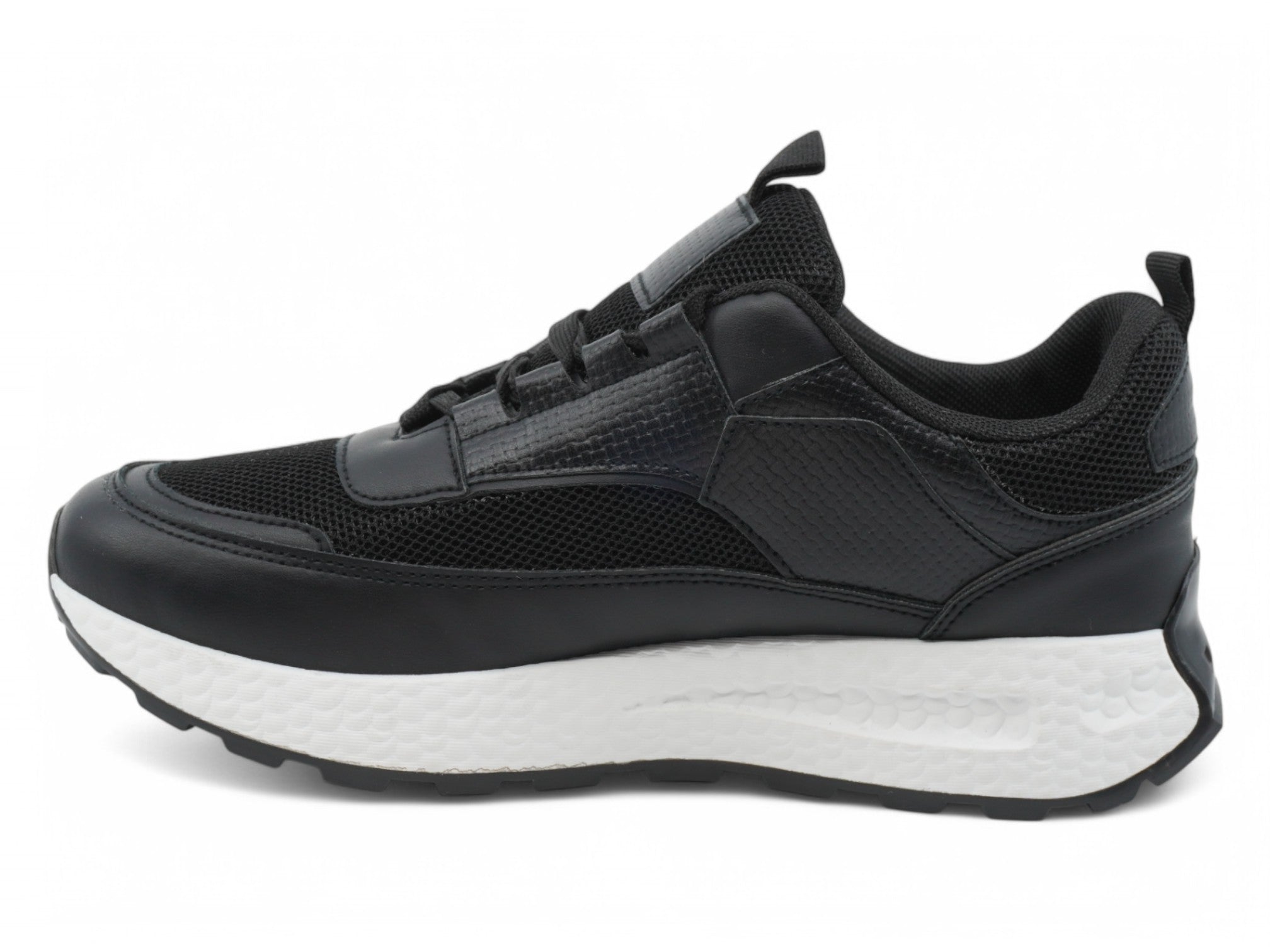 Women's Black Mesh Sporty Sneaker